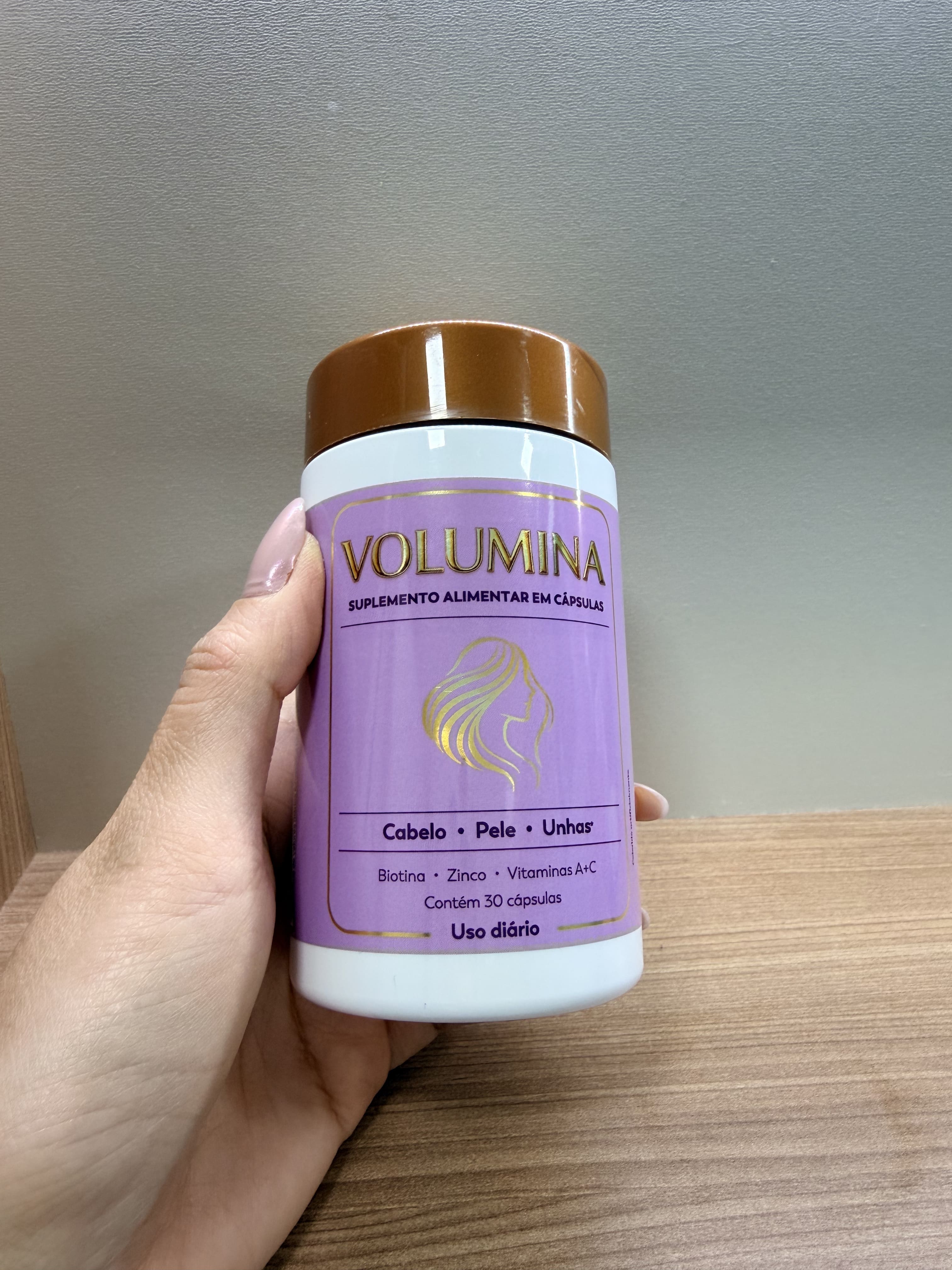 Volumina — suplemento para queda de cabelo na menopausa